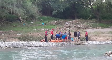 Hombre es arrastrado por la corriente en el Río La Silla