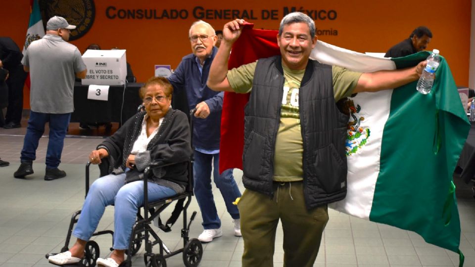 Mexicanos en el extranjero emiten su voto en EU, España, Canadá y París.