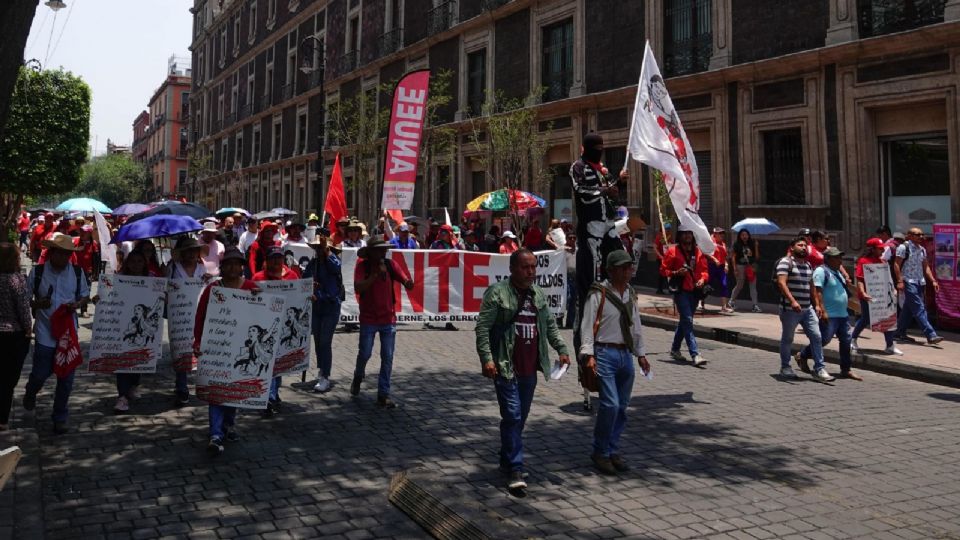 Integrates de la CNTE alistan protestas contra la reforma a la ley del ISSSTE