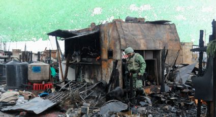 Combustible regado de pipa volcada, posible causa del incendio atrás del AICM