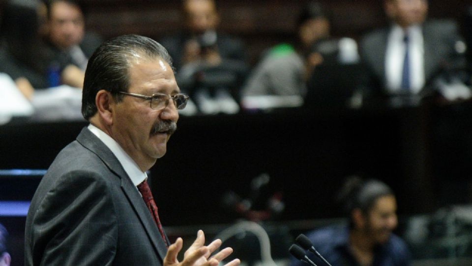 El congresista pidió no tener miedo a los cambios que propone el Ejecutivo Federal.