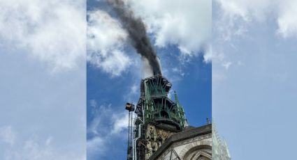 Catedral de Ruán registra incendio en su emblemática aguja gótica de 151 metros | VIDEO