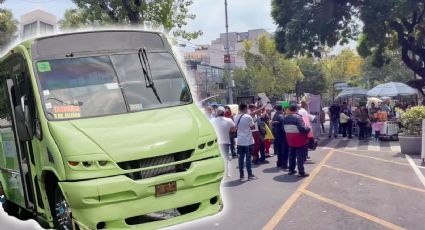 Transportistas de Ruta 57 bloquean la vialidad frente a Semovi