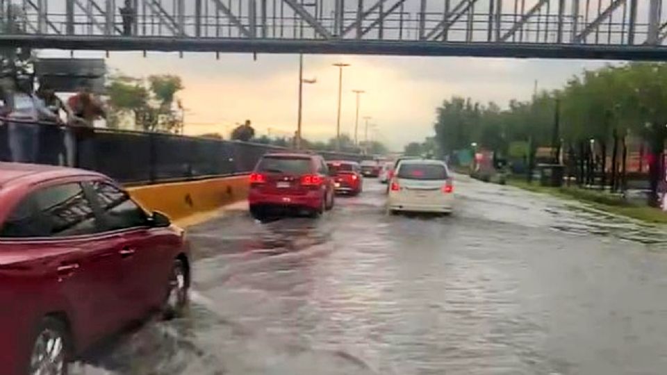 Se inundó parte del Boulervard Puerto Aéreo.