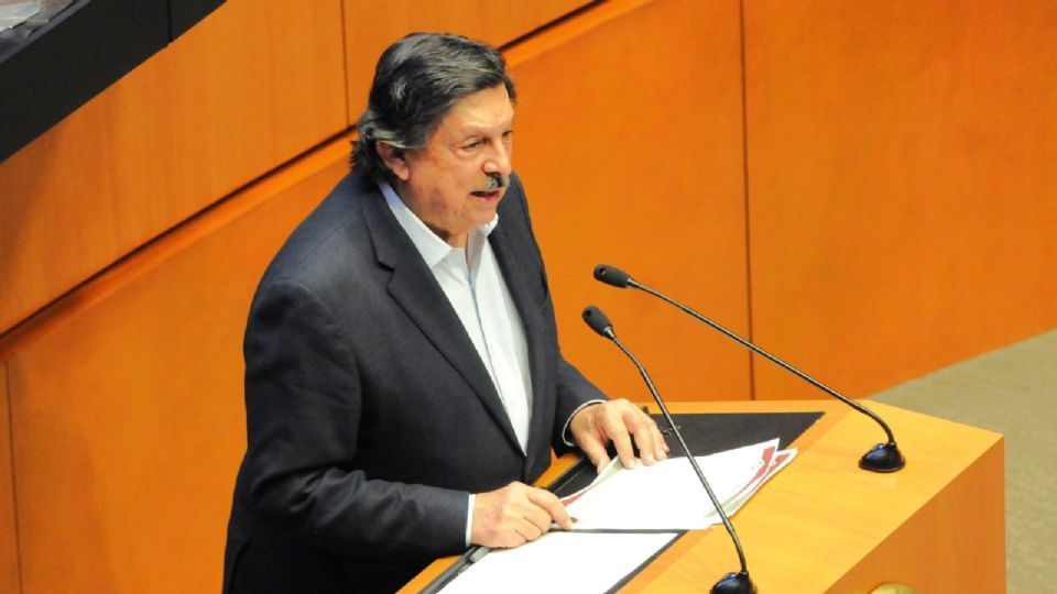 El senador por Morena precisó que el partido guinda no busca avasallar a la oposición con su mayoría.