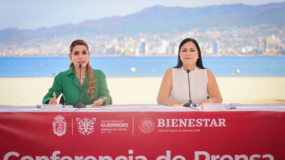 Evelyn Salgado y Ariadna Montiel anuncian la estrategia ‘Juntos Pintamos Acapulco’.
