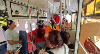 Choque de camión urbano deja 4 lesionados en el centro de Monterrey