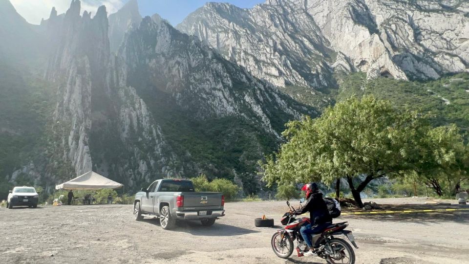 Personal de varias dependencias municipales y de Medio Ambiente del Estado revisan que quienes deseen ingresar a la Huasteca sean residentes.