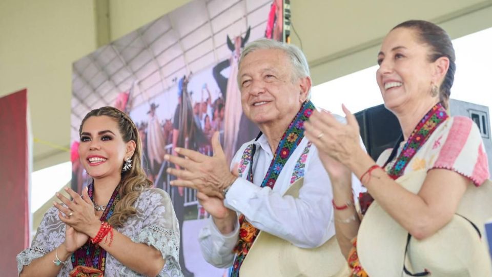 Evelyn Salgado inaugura la ampliación de la Carretera Las Cruces-Pinotepa Nacional.