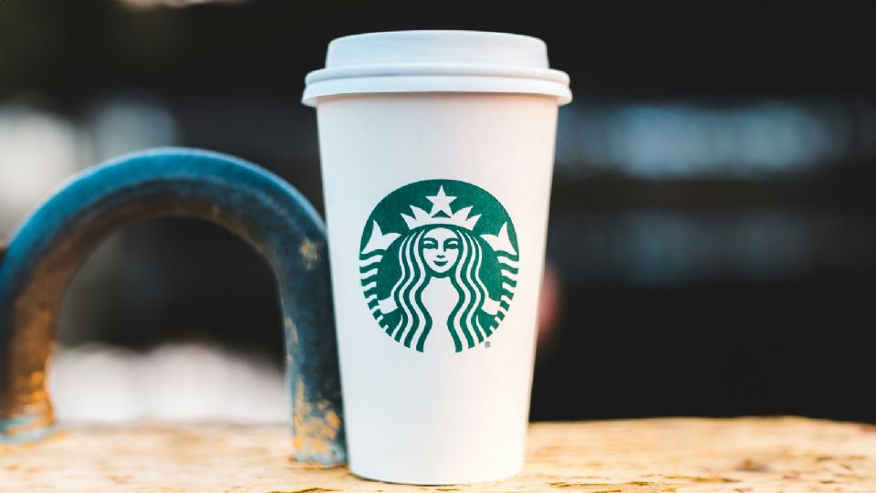 Starbucks es una cadena de cafeterías que tiene ofertas exclusivas para este mes.