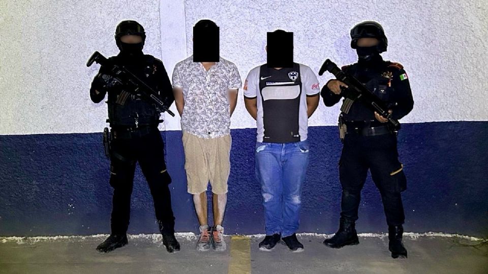 Detienen a dos hombres con arma de fuego en Juárez