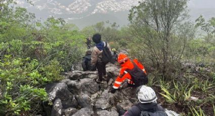 Auxilian rescatistas a 4 hombres extraviados en el Cerro de la Silla