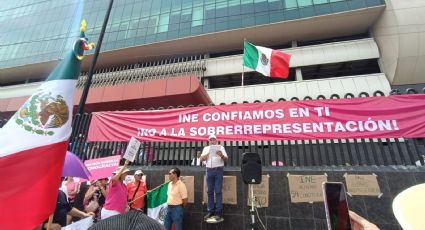 Asociaciones protestan en el INE por representación de Morena- Verde- PT