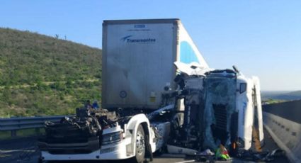 Choque de tráileres mantiene cerrada autopista a Laredo en Salinas Victoria