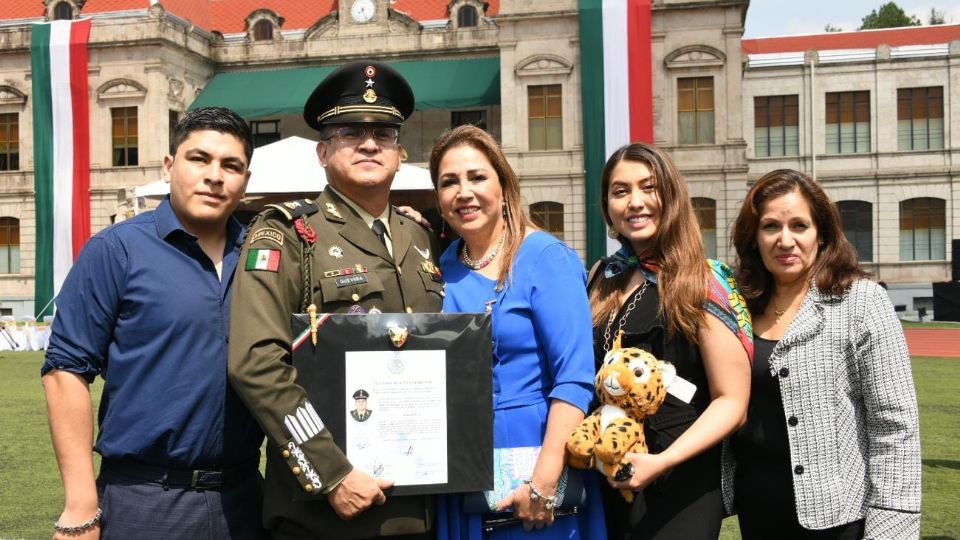 El evento fue presidido por el Secretario de la Defensa Nacional, General Luis
Cresencio Sandoval González, quien estuvo acompañado del Secretario de Marina,
Almirante José Rafael Ojeda Durán.