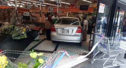 Choque en Coyoacán: mujer de la tercera edad pierde control de su auto e impacta contra tienda