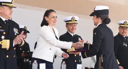 Marina celebra graduación de 114 Oficiales de las Escuelas de Enfermería y Médico Naval