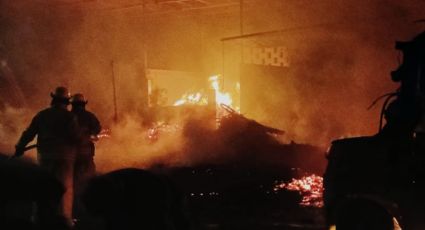 Incendio consume bodega de tarimas en Pesquería