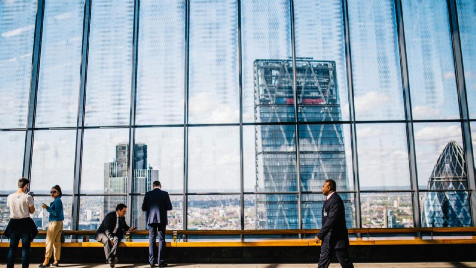 Las empresas comerciales bajaron sus ingresos.