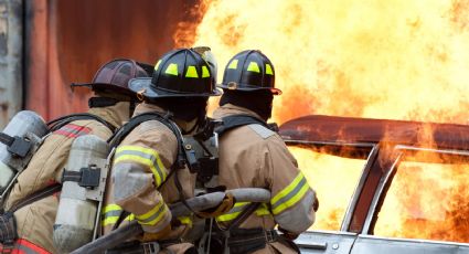 Rinden homenaje a bomberos veteranos y anuncian nuevas unidades de rescate en San Nicolás