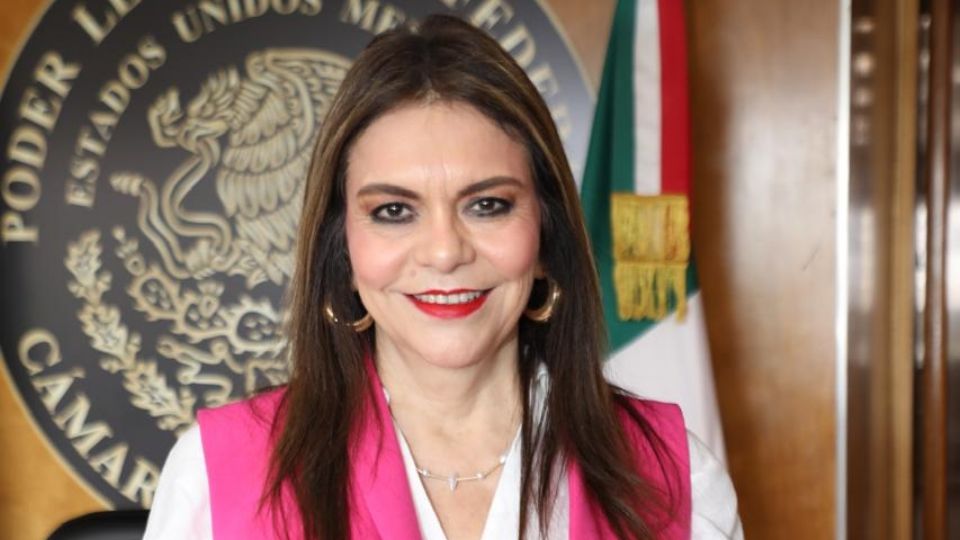 La ex presidenta municipal de Tapachula, Rosy Urbina, se registra como diputada federal.