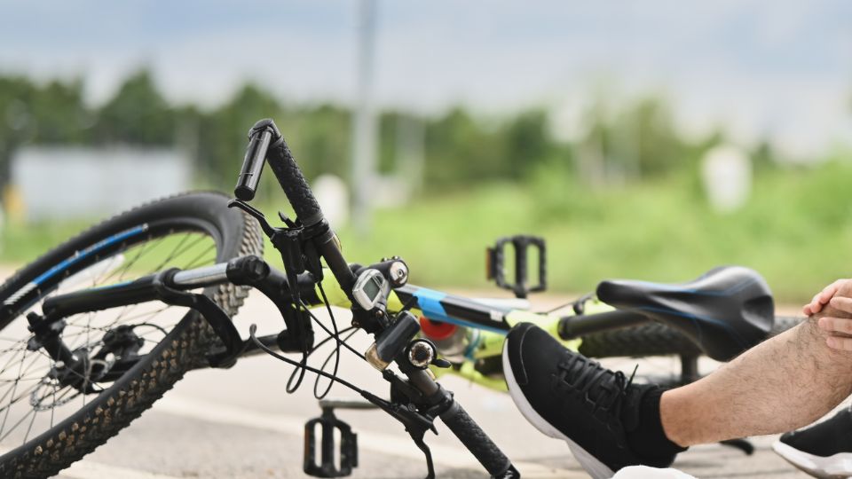 El cuerpo de la víctima, quien no fue identificado, quedó junto a su bicicleta.