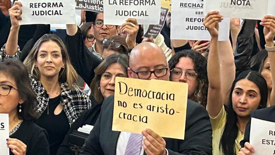 Trabajadores del Conejo de la Judicatura Federal se suman a las protestas contra la reforma judicial.