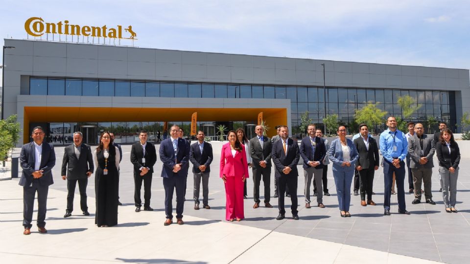 Tere Jiménez inaugura planta de Continental Aguascalientes.