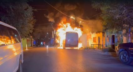 Incendio de vehículos en la colonia Caracol causa movilización en Monterrey