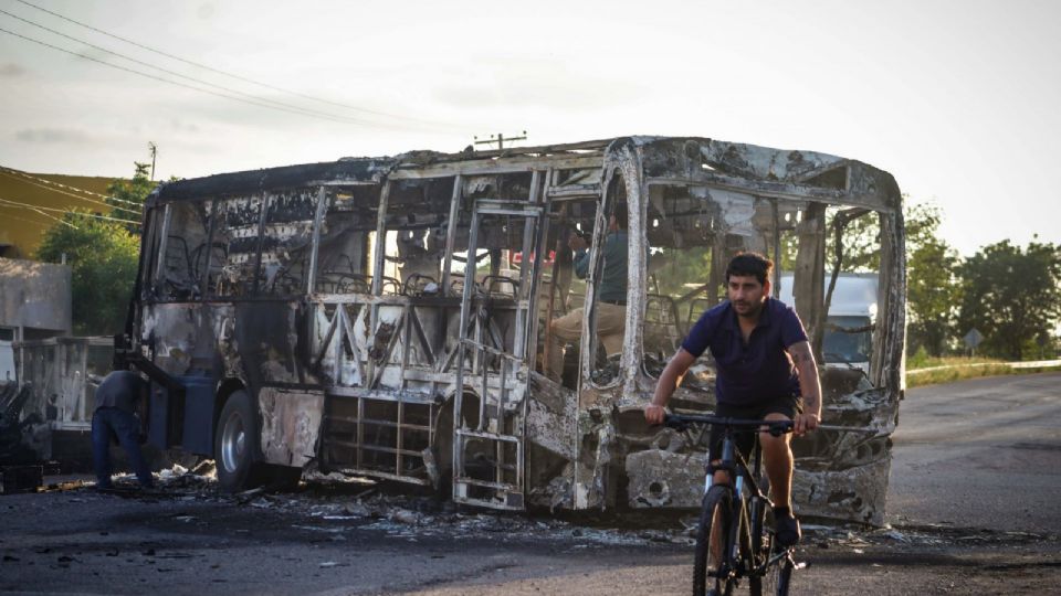 La violencia se hizo presente en Sinaloa con narcobloqueos.