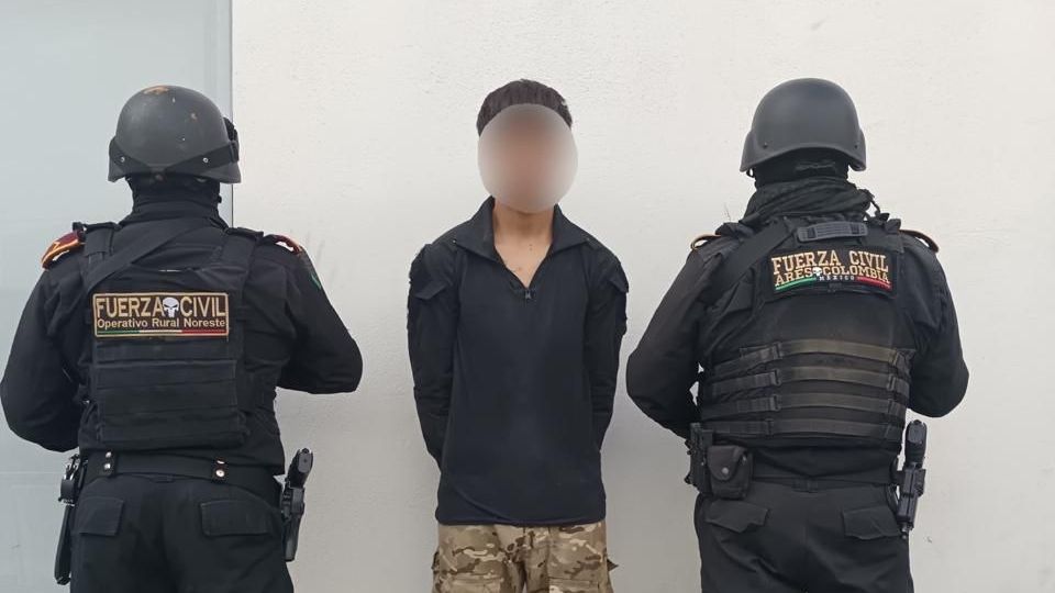 Arrestan a menor de edad con arma larga y droga en Vallecillos