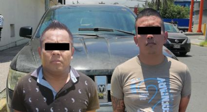 Detienen a dos por circular con un auto robado, se encontraron armas y droga