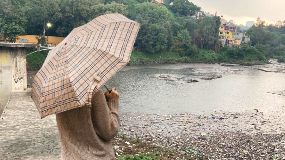 En cada lluvia los residentes de prolongación Rios San Ángel están atentos a los niveles del río.