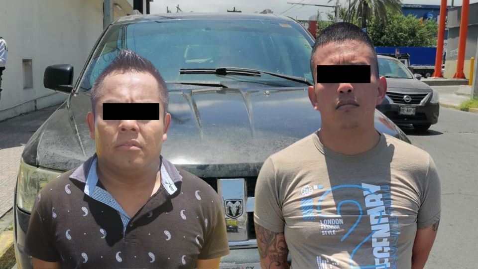 Detienen a dos por circular con un auto robado, se encontraron drogas y armas