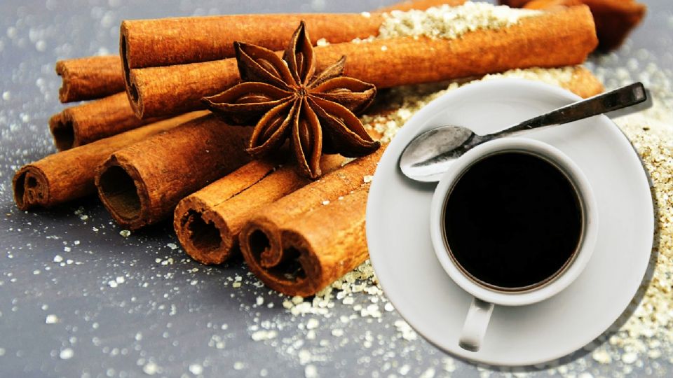 ¿Cómo ayuda la canela a potenciar los beneficios de mi café?