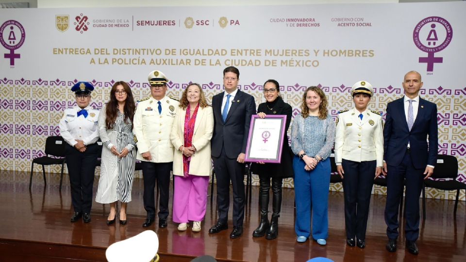 SEMUJERES creo el 'Distintivo de Igualdad entre Mujeres y Hombres', que fue entregado a la Policía Auxiliar