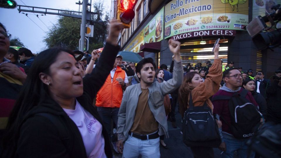 Acuerdan otorgar el consentimiento para que la Cámara de Diputados suspenda sus sesiones por más de tres días.