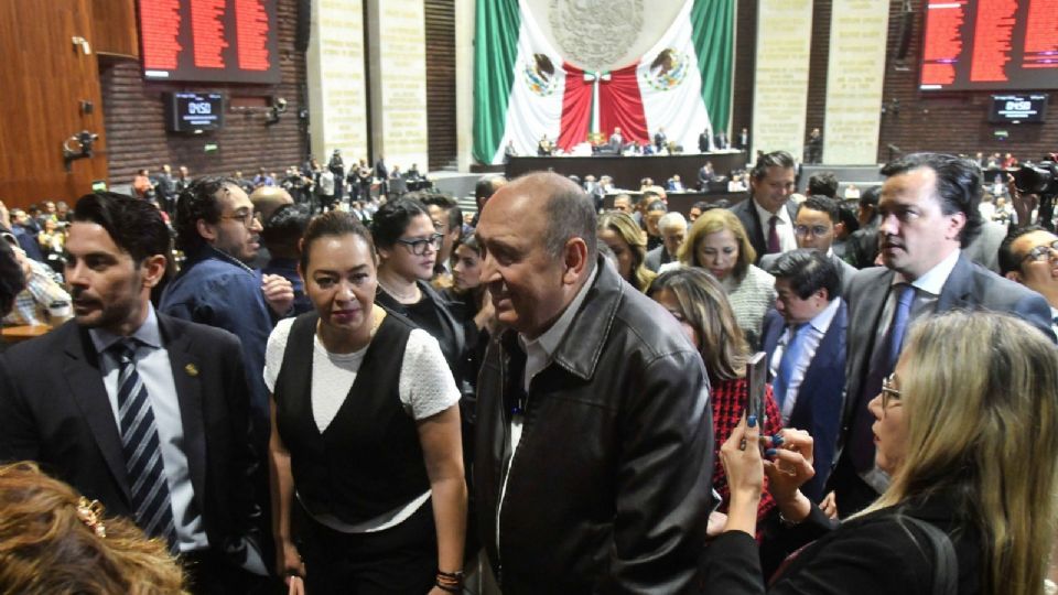 Integrantes de las fracciones de la oposición y del bloque mayoritario reaccionaron a los hechos registrados en el Senado de la República