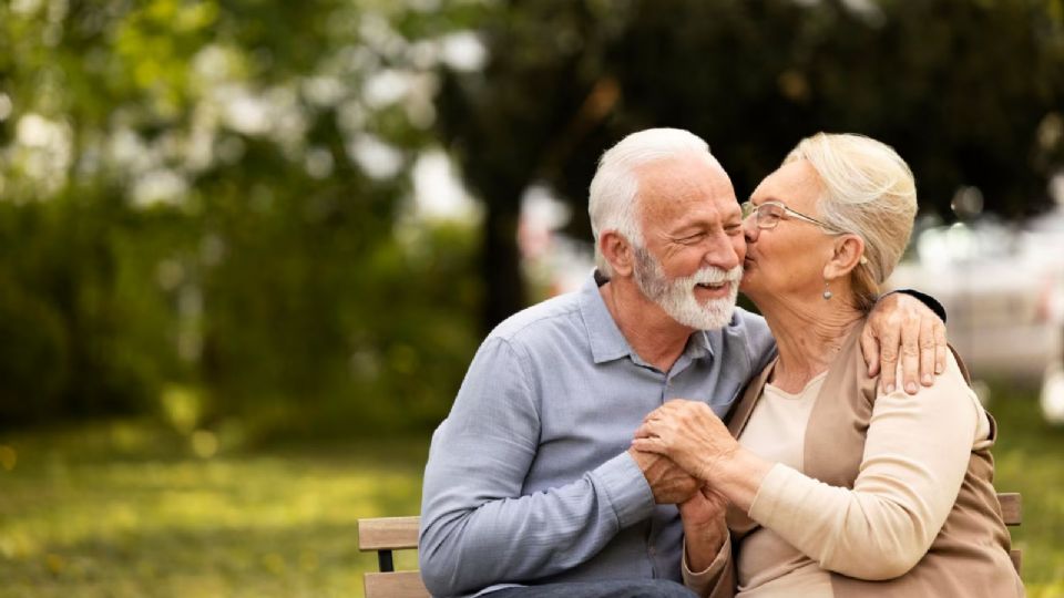 Desmitificar el erotismo en la tercera edad es fundamental para un envejecimiento saludable.