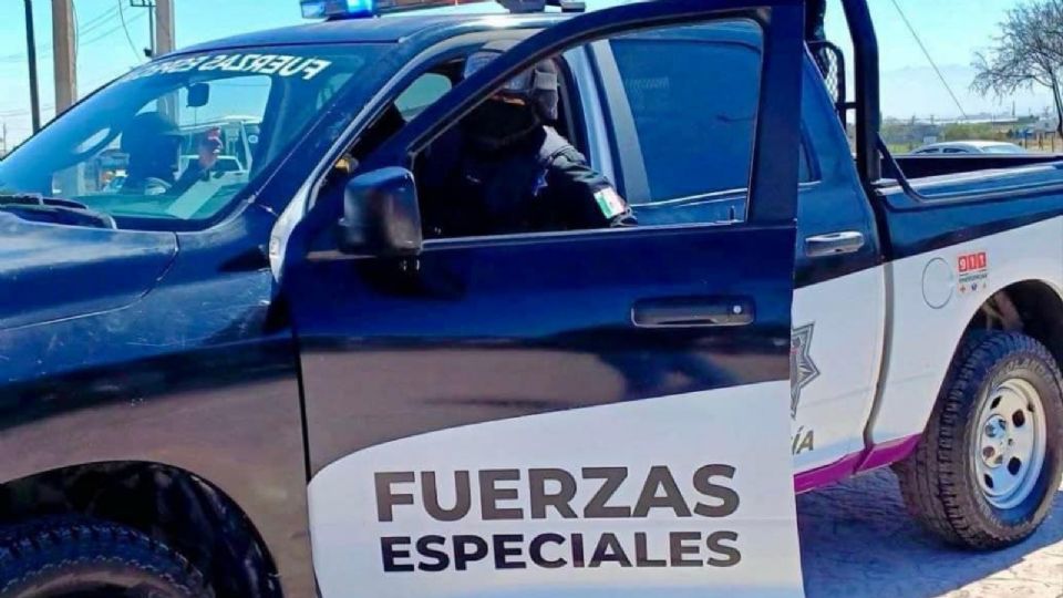 Elementos de la Policía de García acordonaron la zona del ataque, en espera del personal del Instituto de Criminalística y Servicios Periciales.