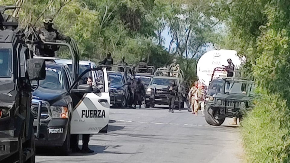 Elementos de Fuerza Civil acudieron a brindar apoyo al personal de la SEDENA en la comunidad de San Juan.