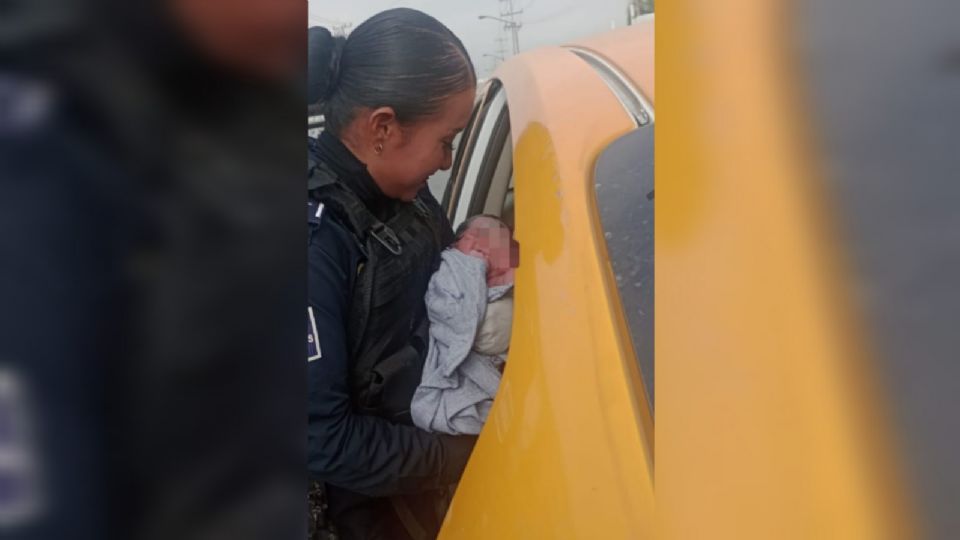 La oficial Edith  Abileth Zúñiga recibió al pequeño mientras que la policía Evelin Mata habló en todo momento con la madre para tranquilizarla.