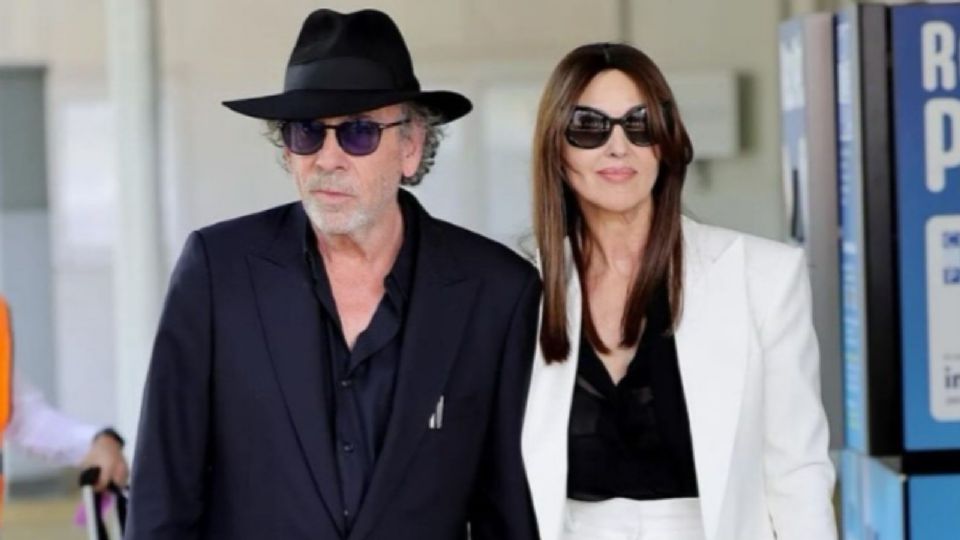 La actriz Mónica Bellucci y el director de cine Tim Burton en el Festival de Venecia.