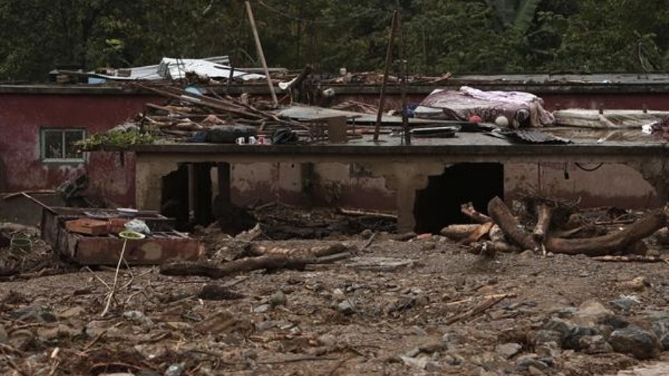 Protección Civil confirma la muerte de nueve personas tras el deslave del cerro.