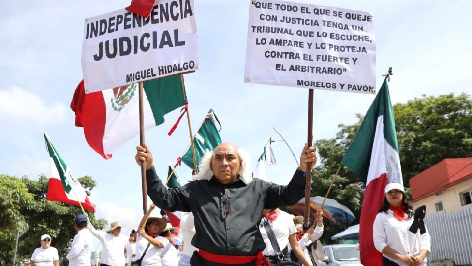 Trabajadores del Poder Judicial de la Federación de Oaxaca marcharon en calles de la capital.