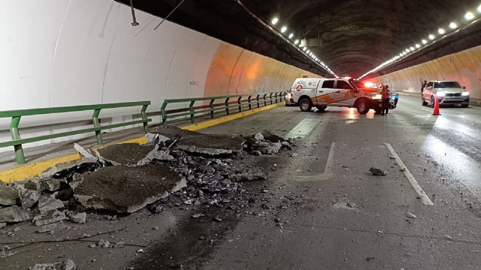 Por caída de concreto cierran túnel de la loma larga