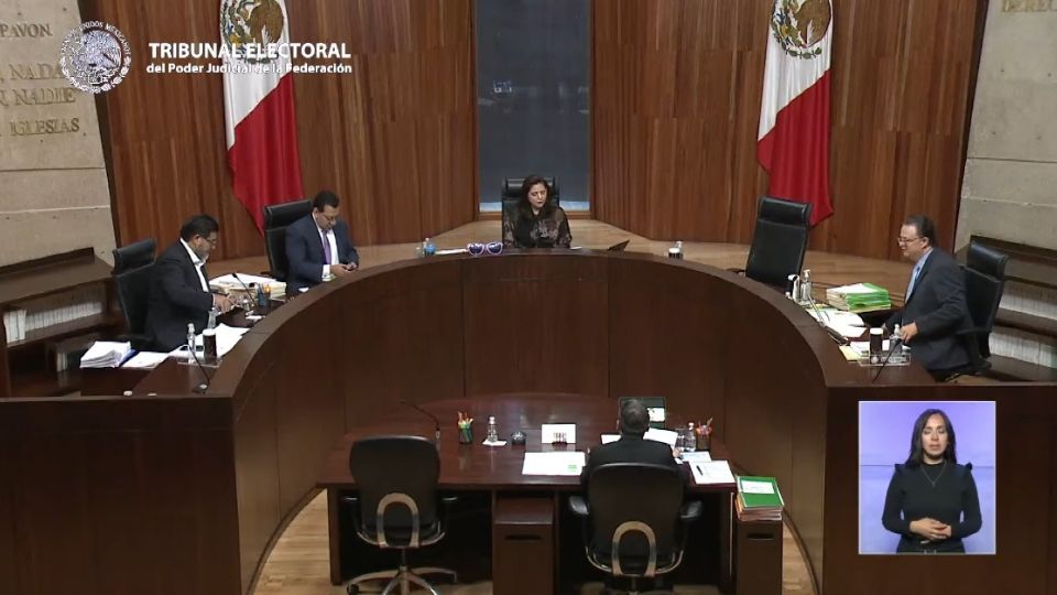 La Sala Regional del TEPJF determinó que el Congreso Local sería el órgano encargado de sancionar al ejecutivo estatal.