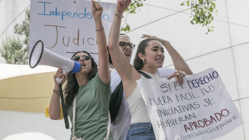 Piden estudiantes ser recibidos por un integrante de cada fracción parlamentaria o coalición, para entregar sus peticiones de ser escuchados