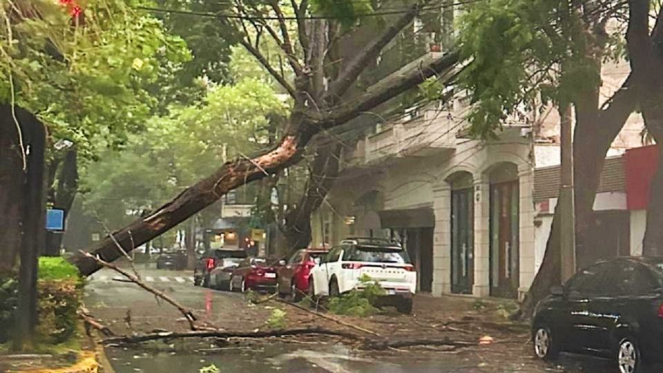 Los servicios de emergencia siguen en alerta.