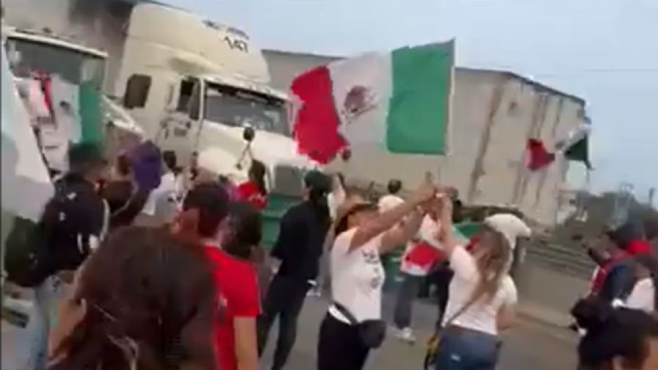 Los manifestantes bloquearon la circulación del tráfico pesado en dirección hacia el municipio de Escobedo.